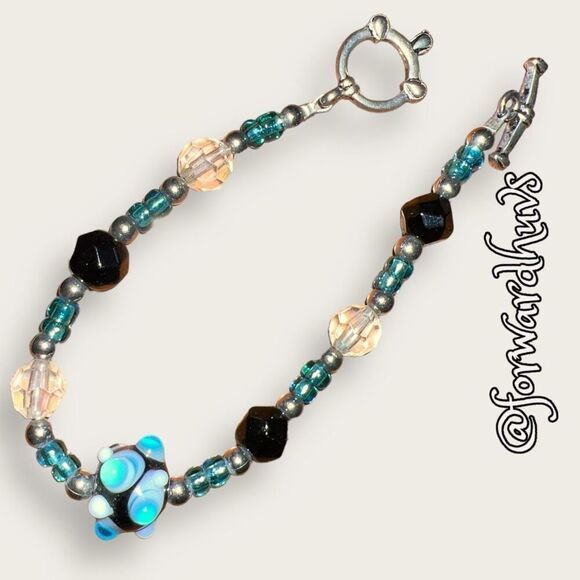 Bundle Sale 3 for $15 | Glass Bracelet w/ Toggle For Small - Medium Wrist - Picture 3 of 6